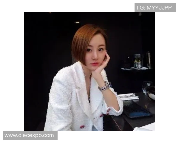 小明星与足球明星的爱情故事揭示了娱乐圈与体育界的甜蜜交集